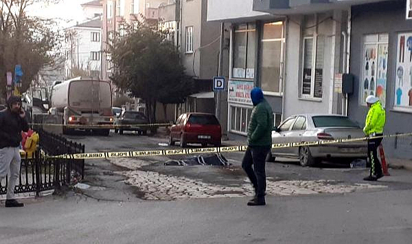 Akaryakıt tankerinin çarptığı 4 çocuk annesi, hayatını kaybetti