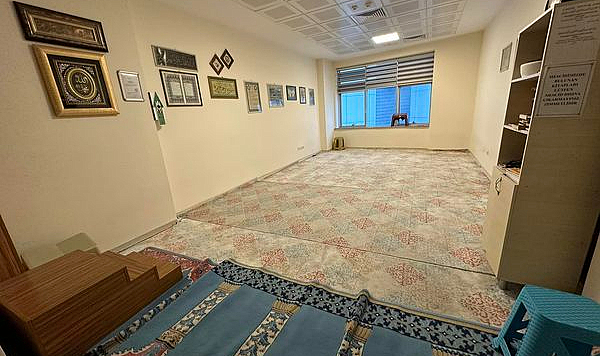 Bay ve Bayan Mescit Halıları Yenilendi