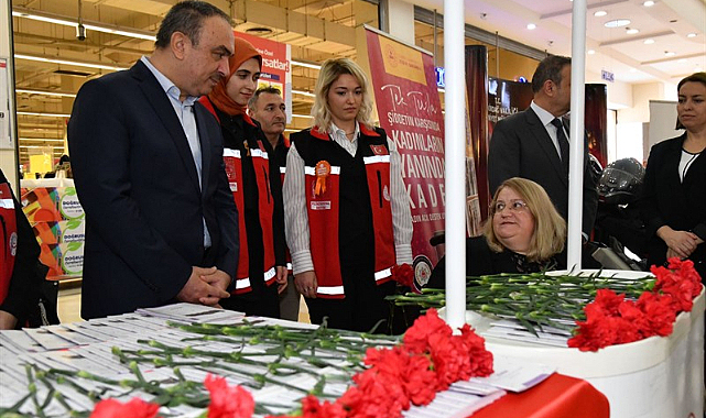 Vali Soytürk Kadına Yönelik Şiddete Karşı Farkındalık Oluşturmak Amacıyla Kurulan Standları Ziyaret Etti