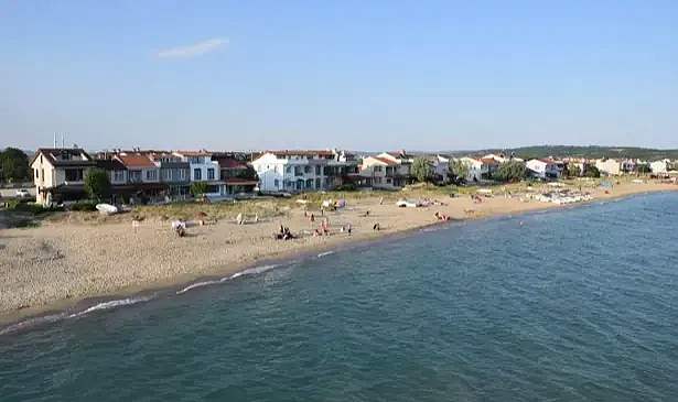 Saros’ta yazlıklarını belgesiz kiraya veren 6 kişiye 600 bin lira ceza