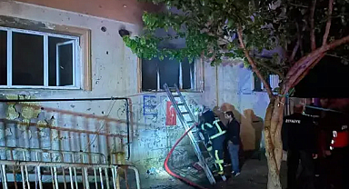 Dini nikahlı eşiyle tartışıp evi ateşe veren kişi, alevlerin arasında kalıp ağır yaralandı