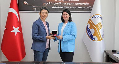 EDİRNE’NİN İLK KADIN BELEDİYE BAŞKANI AV. FİLİZ GENCAN AKIN, CUMHURİYET TARİHİNDE VOLEYBOL BRANŞINDAKİ İLK KADIN HAKEM OLARAK GÖREV YAPACAK PROF. DR. NURPER ÖZBAR İLE BULUŞTU!