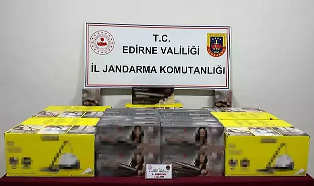Kargo kolilerinden 250 bin liralık kaçak elektronik eşya çıktı