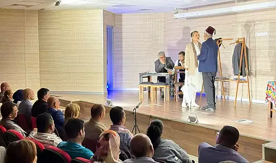 Lüleburgaz Devlet Hastanesi'nde 'Rol Kapanı' oyunu sahnelendi