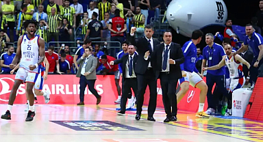Anadolu Efes Seriyi 2-1'e Getirdi