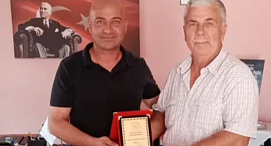 Başkan Ufuk İn'den Muhtarlara Plaket
