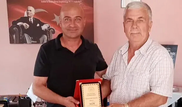 Başkan Ufuk İn'den Muhtarlara Plaket