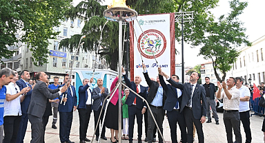 Festival Ateşi Binlerce Kişinin Katıldığı Kortejde 58. Kez Yakıldı