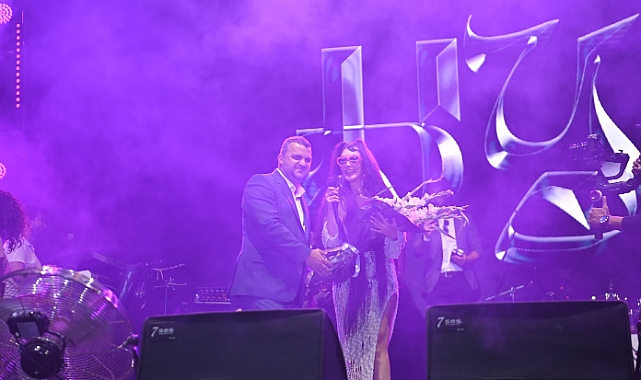 Hande Yener'den 60 Bin Kişiye Tekirdağ'da Efsane Performans!