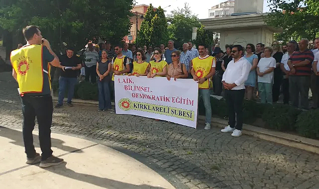 Kırklareli'nde Yeni Eğitim Müfredatı Protesto Edildi: "Laiklik ve Bilim Karşıtı"