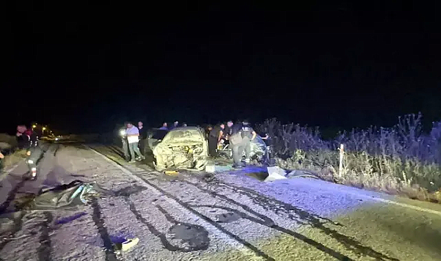 Oğlunun kullandığı otomobili sollamaya çalışan baba, kazaya neden oldu: 3 ölü, 5 yaralı