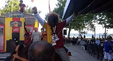 Şarköy'de 'taraftar çeşmesi' sarı kırmızı renklere boyandı
