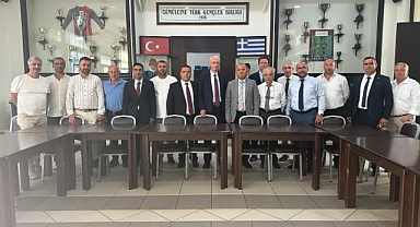BAŞKAN ÖZCAN VE MERİÇ, DR. SADIK AHMET’İN ANMA PROGRAMINA KATILDI
