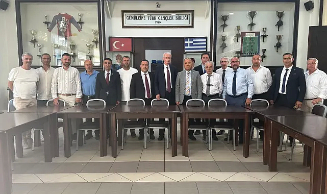 BAŞKAN ÖZCAN VE MERİÇ, DR. SADIK AHMET’İN ANMA PROGRAMINA KATILDI