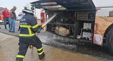 Edirne'de seyir halindeki otobüsün motoru yandı