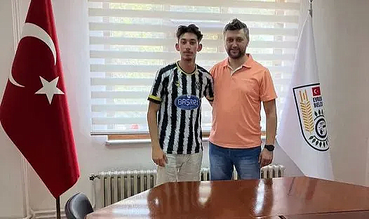 Evrensekiz Evrenspor’da 10 Numara Yeniden Halil Bayın’a Emanet!