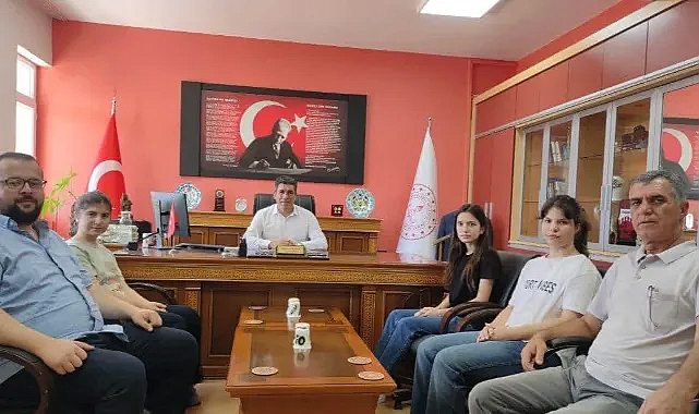 Pınarhisar İlçe Milli Eğitim Müdürü Başarılı Öğrencileri Makamında Kabul Etti