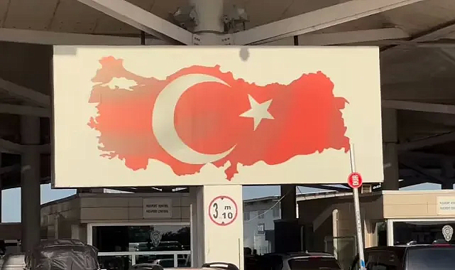 Sınır Kapılarında Tarihi Rekor: Yolcu ve Araç Girişlerinde Büyük Artış