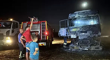 Tekirdağ’da buğday yüklü TIR ile 300 dönüm tarım arazisi yandı