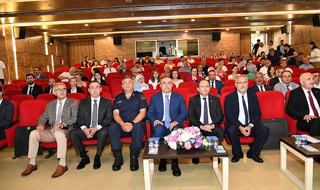Vali Soytürk Bağımlılıklarla Mücadele Paneli’ne Katıldı