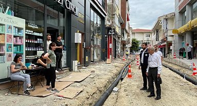 Yol ve kaldırım yapım çalışmaları hakkında bilgi veren Özcan: "Sorularınız veya endişeleriniz varsa bize doğrudan ulaşmaktan çekinmeyin."