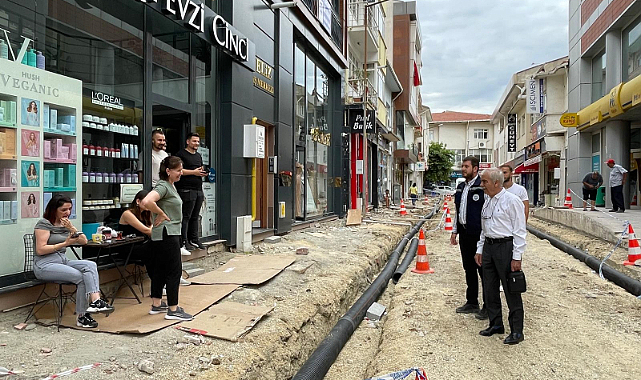Yol ve kaldırım yapım çalışmaları hakkında bilgi veren Özcan: "Sorularınız veya endişeleriniz varsa bize doğrudan ulaşmaktan çekinmeyin."