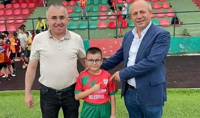 Büyükkarıştıran Belediyesi’nden Geleceğin Futbolcularına Destek!