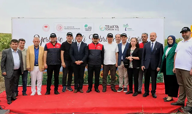 Lüleburgaz Büyükkarıştıran'da "Yerli ve Milli Hibrit Ayçiçeği Tarla Günü" Gerçekleştirildi