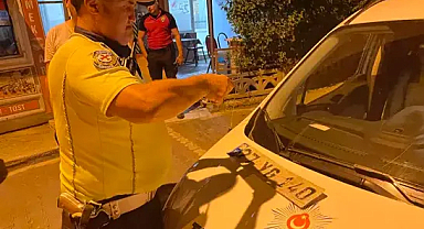 Otomobile çarpan kamyonetin sürücüsü kaçtı, plakası olay yerinde düştü: 1 yaralı