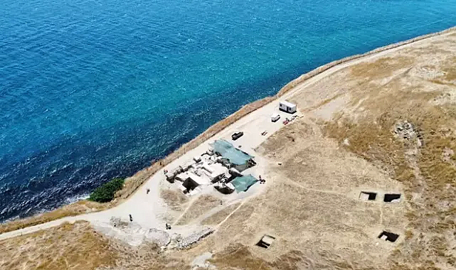 Perinthos Antik Kenti'nde ortaya çıkarılan tiyatroda, heykel ve mezar bulundu