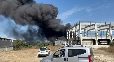 Tekirdağ'da geri dönüşüm tesisinde çıkan yangın 1 saatte kontrol altına alındı