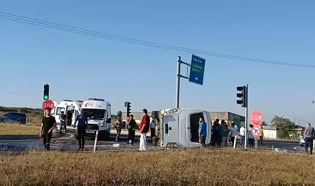 Tekirdağ'da hafif ticari araç, servis midibüsüne çarptı: 11 yaralı