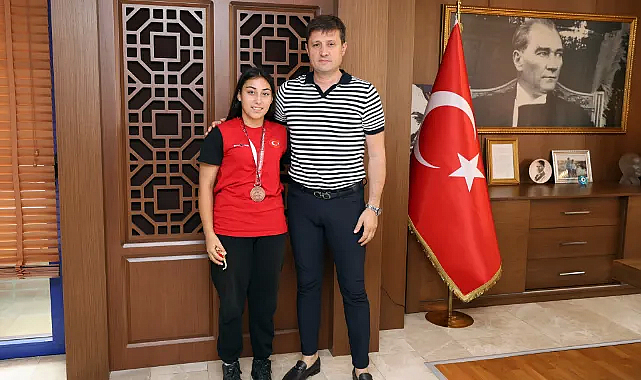 TÜRKİYE 3.’SÜ GÜREŞÇİMİZDEN BAŞKANIMIZ AKAY’A ZİYARET