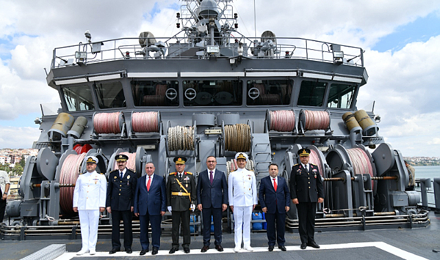 Vali Soytürk TCG Işın Gemisi’ni Ziyaret Etti