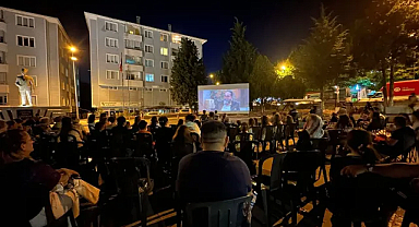 Vize Belediyesi'nin Açık Hava Sinema Geceleri Yoğun İlgi Görüyor