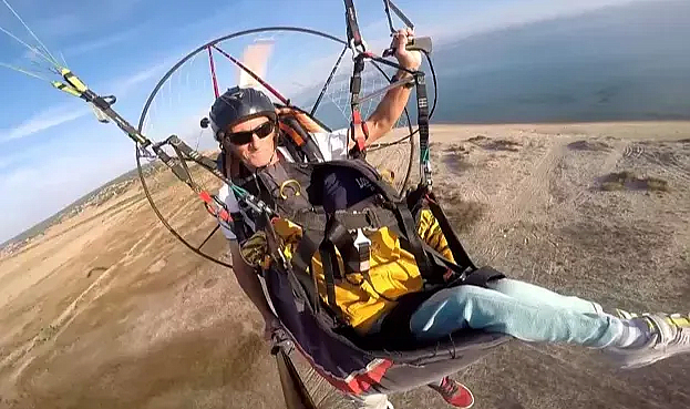4,5 yaşındaki Eren paramotorla uçarken uyuyakaldı, o anlar kamerada