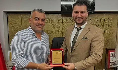 Babaeski Belediye Başkanı Dr. Fırat Yayla, Erol Çakır'a Teşekkür Plaketi Takdim Etti
