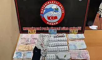 Durdurulan otomobilden 240 uyuşturucu hap ile esrar çıktı; 2 gözaltı