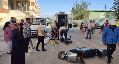 Elektrikli motosiklet yayaya çarptı: 2 yaralı