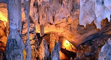 Keşfedilecek Gizemli Güzellik! Yarasaların Gizli Evi Dupnisa Mağarası'na Nasıl Gidilir?