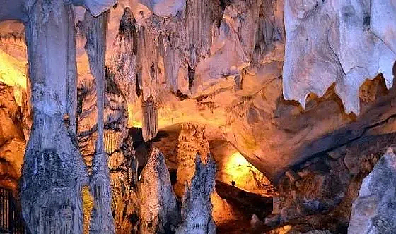 Keşfedilecek Gizemli Güzellik! Yarasaların Gizli Evi Dupnisa Mağarası'na Nasıl Gidilir?