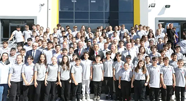 Kırklareli Valisi Birol Ekici ve Belediye Başkanı Derya Bulut, İstiklal Ortaokulu'nu Ziyaret Etti