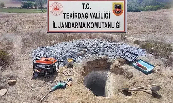 Tekirdağ'da kaçak kazı yaparak define arayan 4 kişi yakalandı