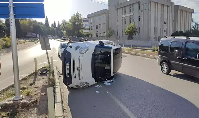 Beton refüje çarpan otomobil devrildi: 1 yaralı