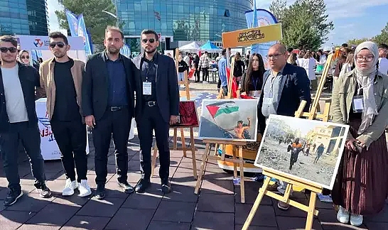 Üniversite öğrencilerinden Filistin'deki zulme sergiyle farkındalık