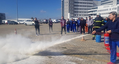 Üniversitemiz Hastanesi Personeline Yangın Güvenliği ve Yangın Söndürme Temel Eğitimi Verildi