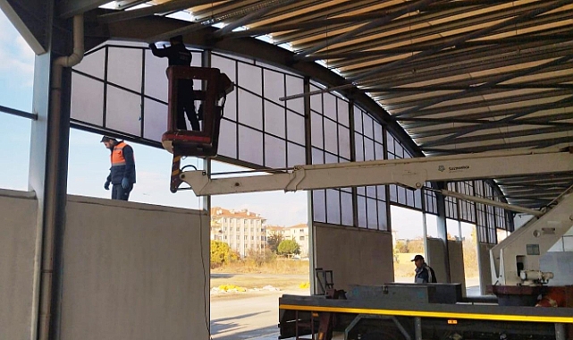 Altınova Kapalı Pazar Yerinde Artık Esnaf da Vatandaş da Rahat Edecek
