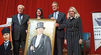 Edirne'de "Yeniden Atatürk Cumhuriyeti" Söyleşisi Düzenlendi