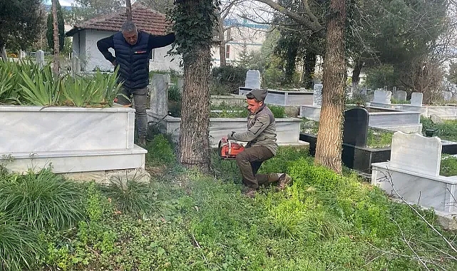 Kıyıköy Belediyesi'nden Mezarlık Temizliği ve Bakım Çalışmaları