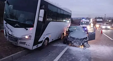 Takla atan otomobil, servis midibüsüyle çarpıştı: 1 ölü, 5 yaralı